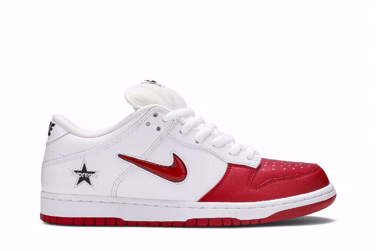 Supreme x Nike Dunk SB Low Varsity Red, view 2