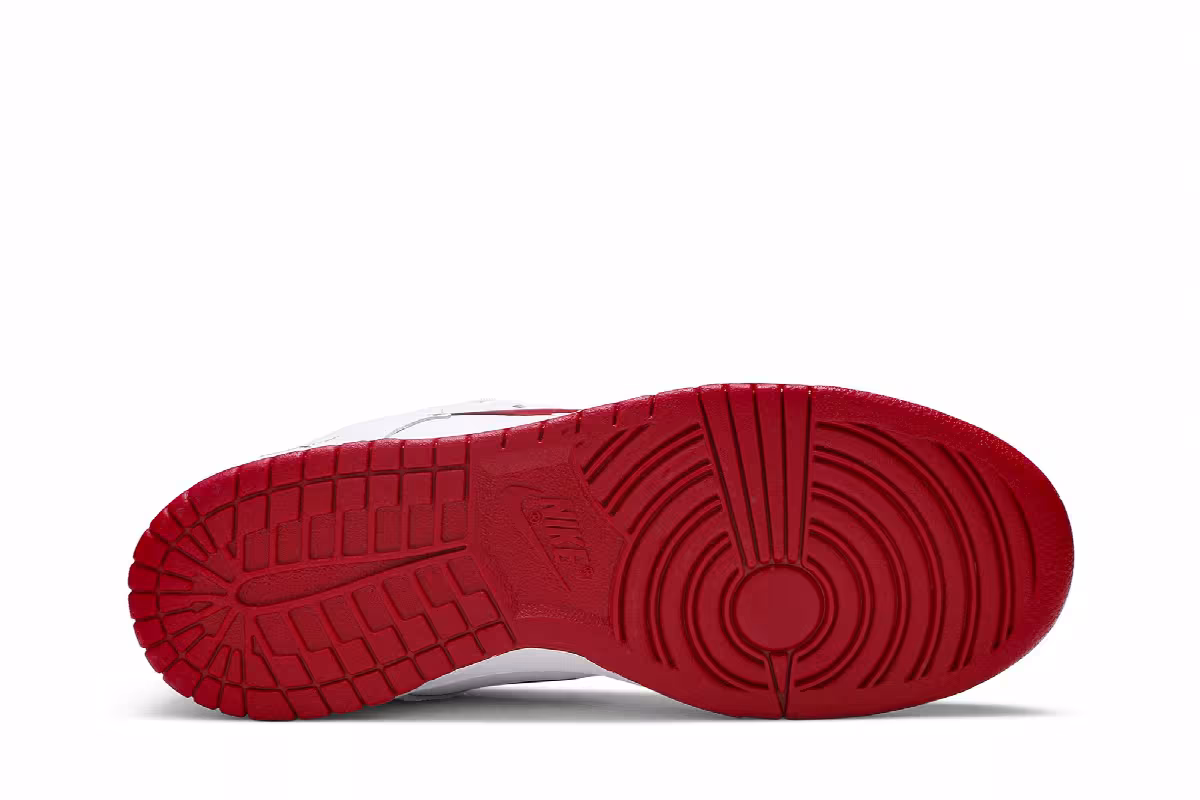 Supreme x Nike Dunk SB Low Varsity Red, view 5