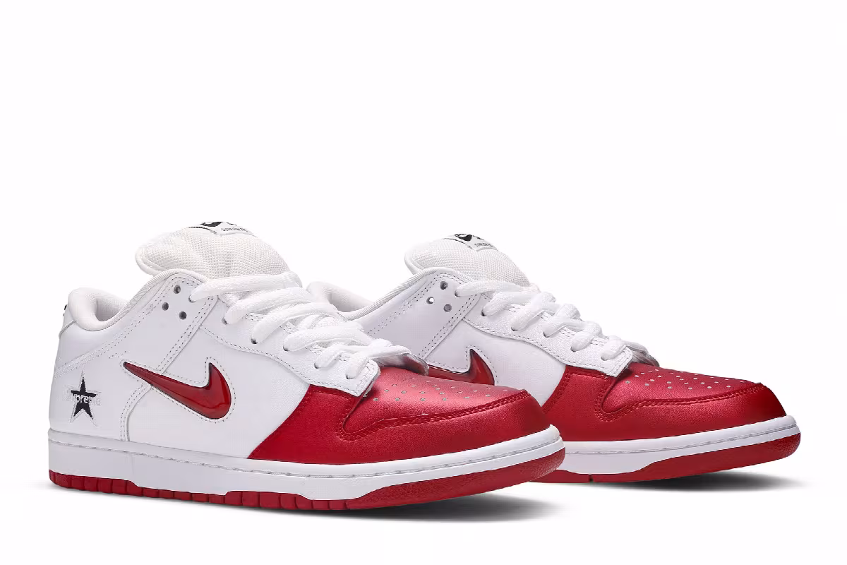 Supreme x Nike Dunk SB Low Varsity Red, view 9
