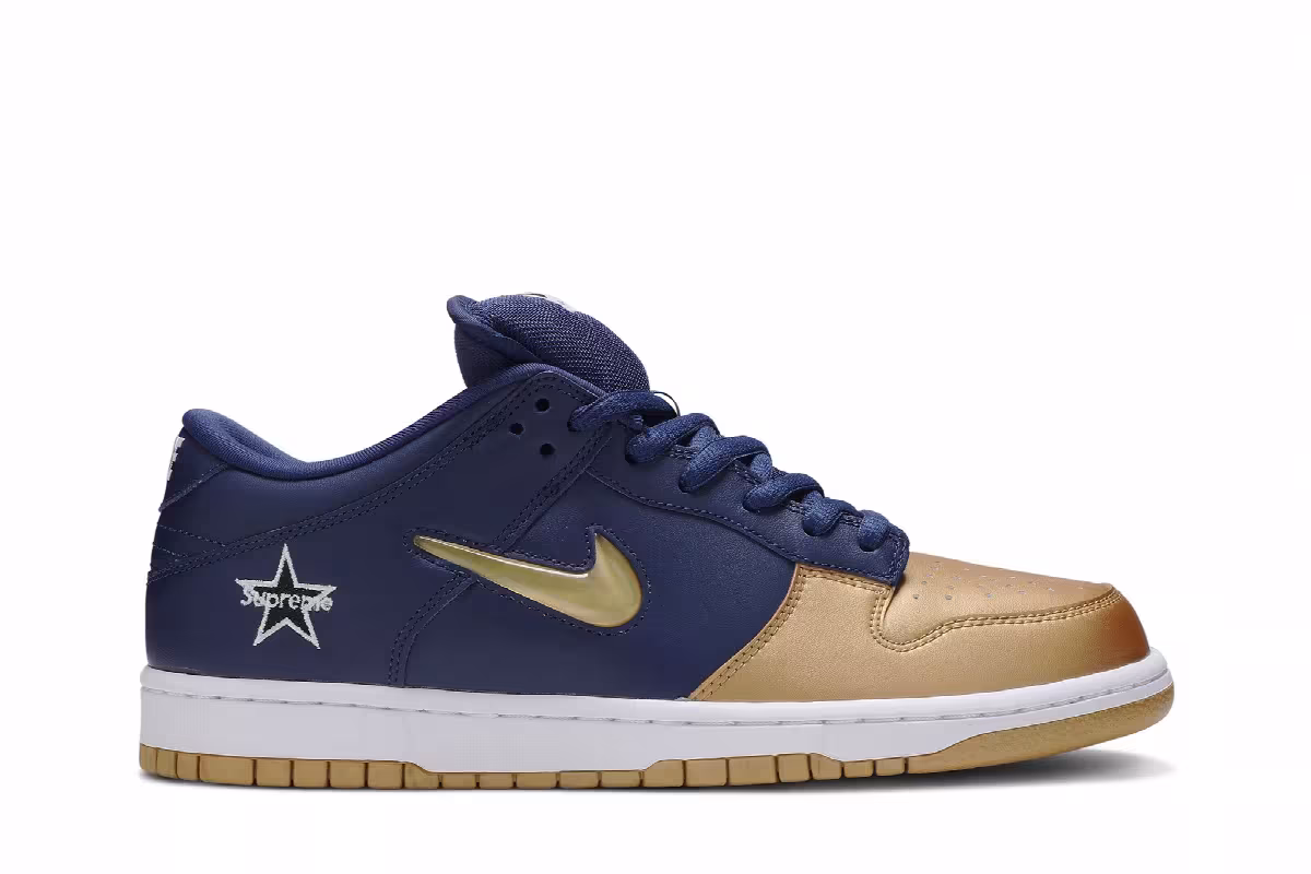 Supreme x Nike Dunk SB Low QS Metallic Gold, view 2