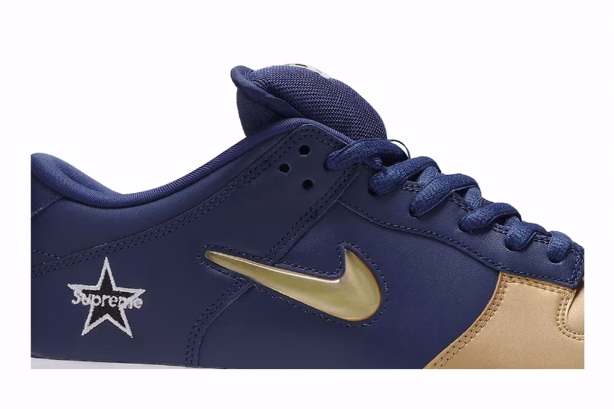 Supreme x Nike Dunk SB Low QS Metallic Gold, view 3