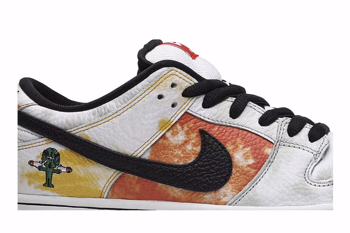 Nike Dunk Low SB Tie-Dye Raygun - White 2019, view 3