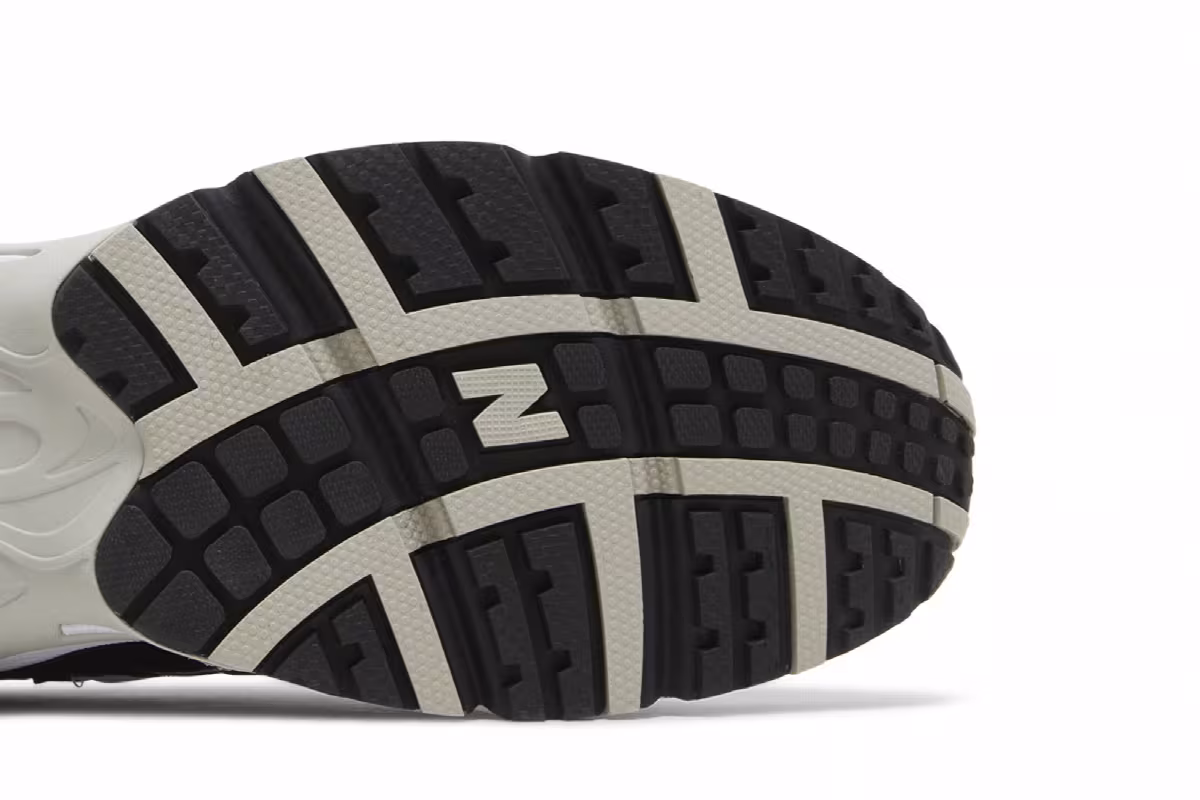 New Balance 725 Black Metallic Silver, view 6
