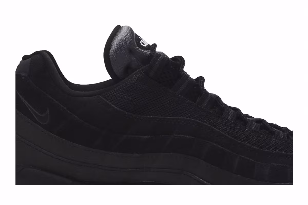 Nike Air Max 95 Essential Triple Black, view 3