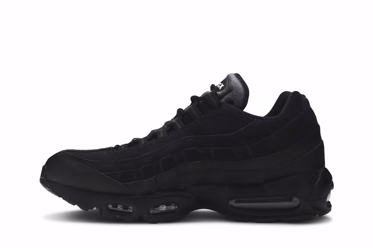 Nike Air Max 95 Essential Triple Black, view 4