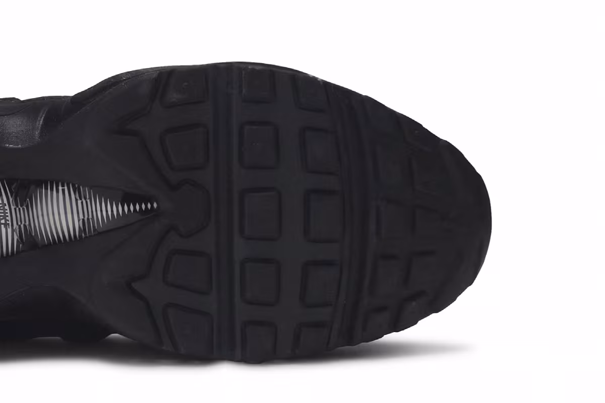 Nike Air Max 95 Essential Triple Black, view 6