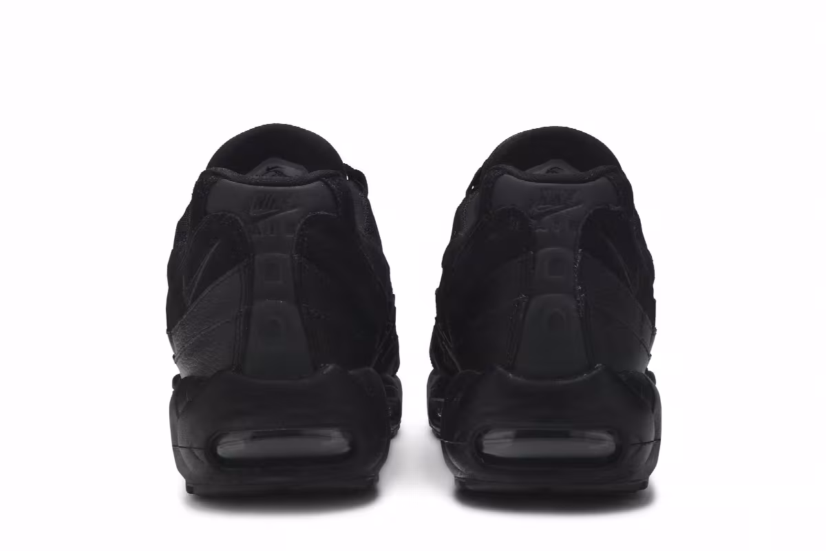 Nike Air Max 95 Essential Triple Black, view 7