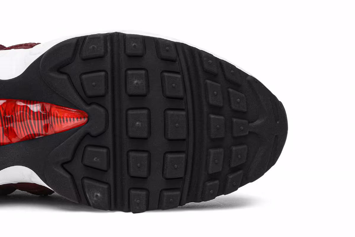Nike Women's Air Max 95 Team Red, view 6