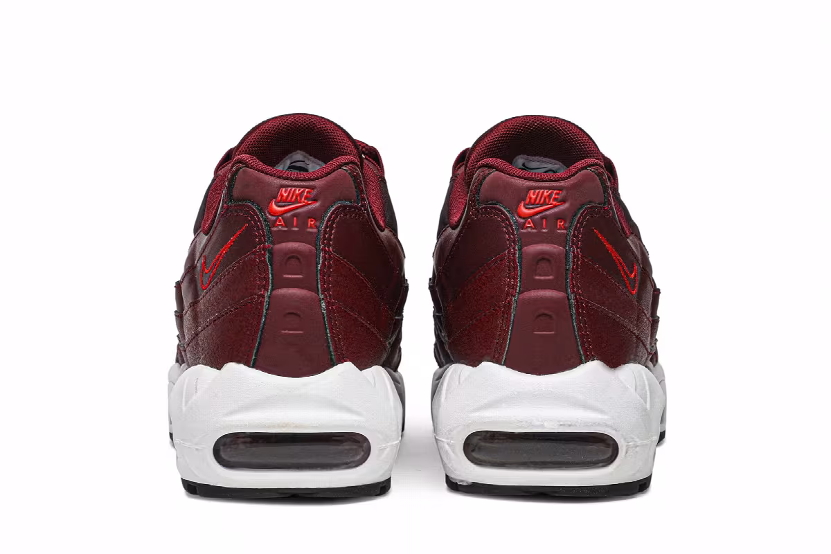 Nike Women's Air Max 95 Team Red, view 7