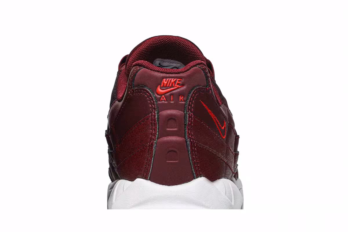 Nike Women's Air Max 95 Team Red, view 8