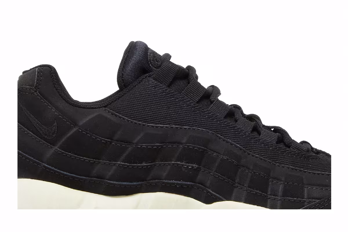 Nike Women's Air Max 95 Black, view 3