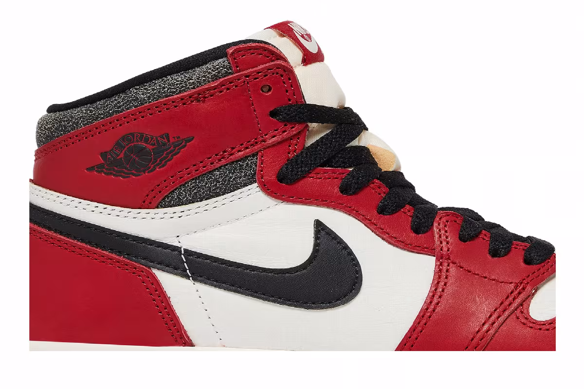 Air Jordan 1 High OG GS Chicago Lost & Found, view 3
