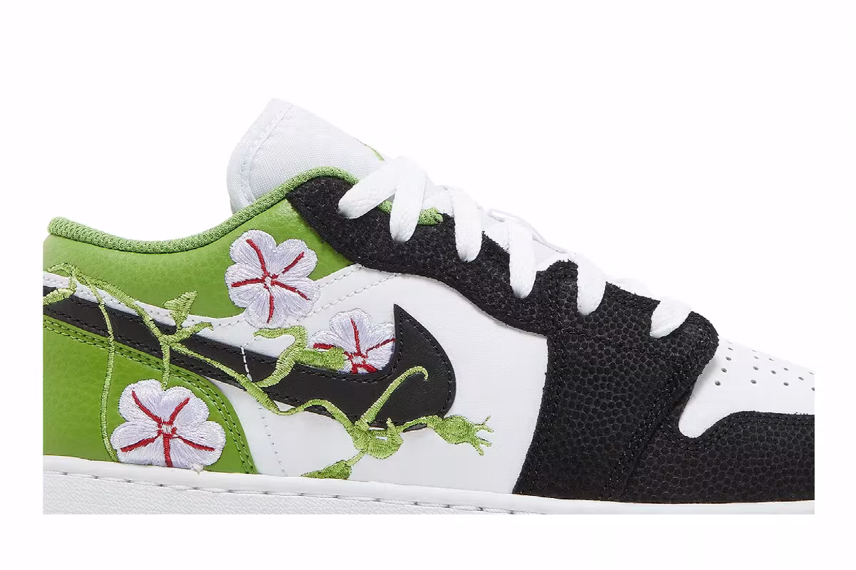 Air Jordan 1 Low SE GS Floral, view 3