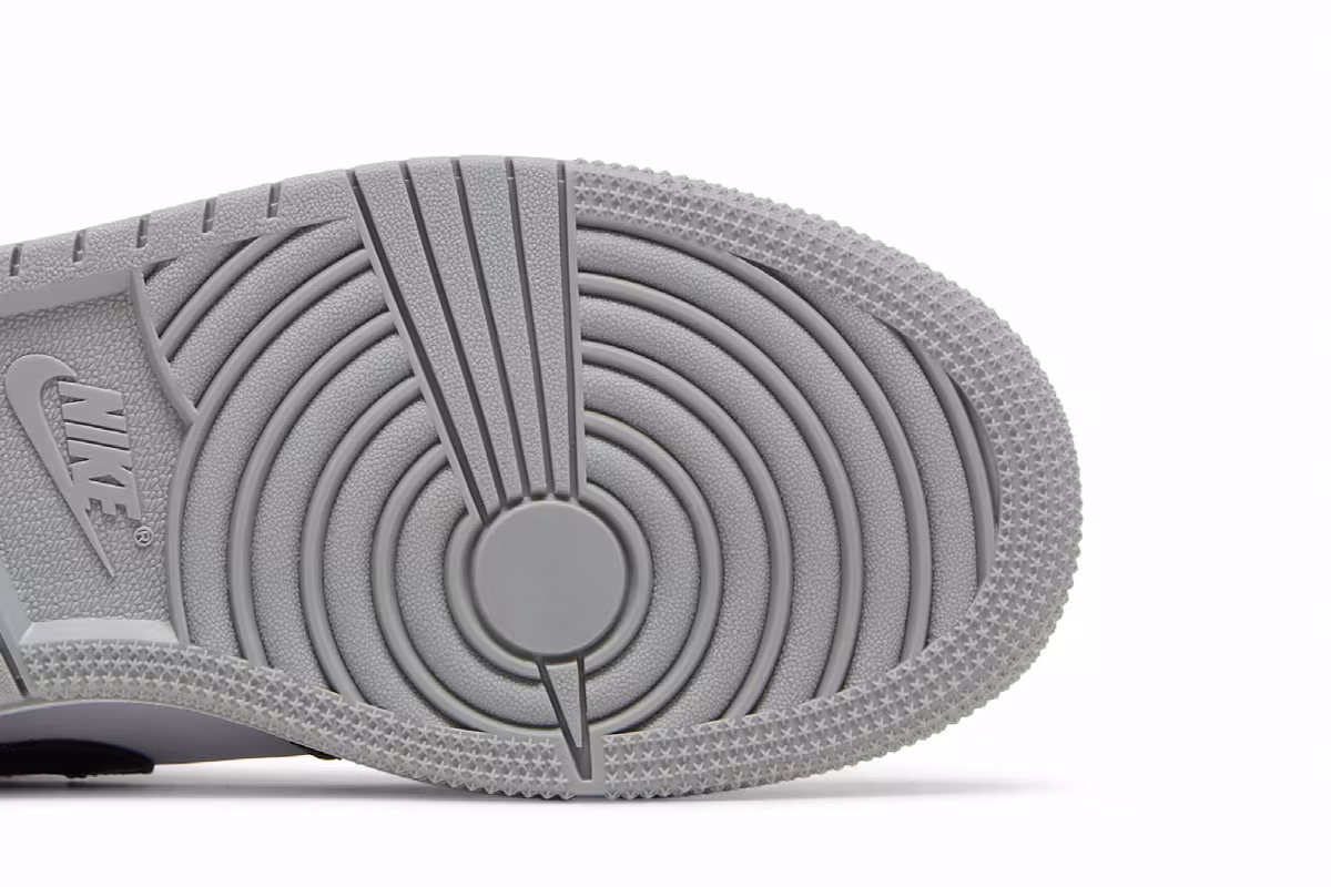 Air Jordan 1 Low GS Light Smoke Grey, view 6