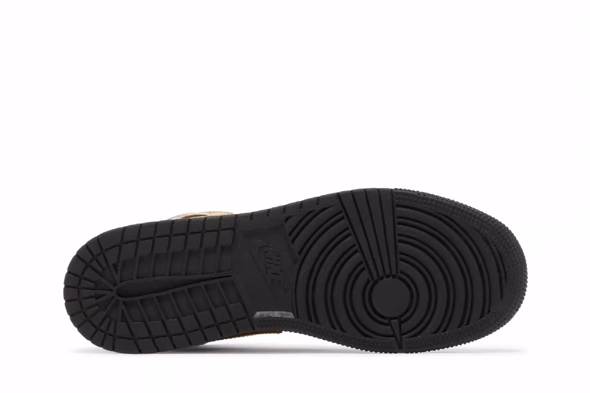 Air Jordan 1 Mid SE GS Metallic Gold Black, view 5