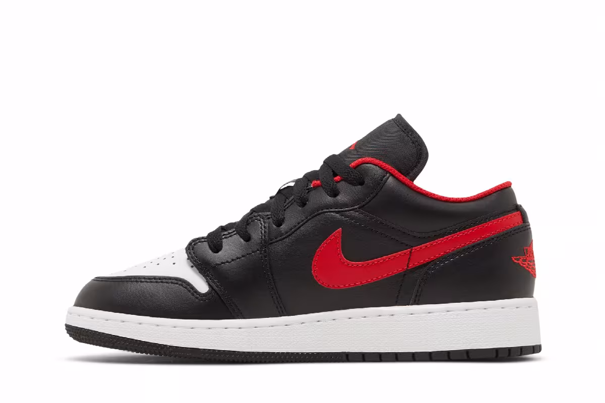 Air Jordan 1 Low GS White Toe, view 4