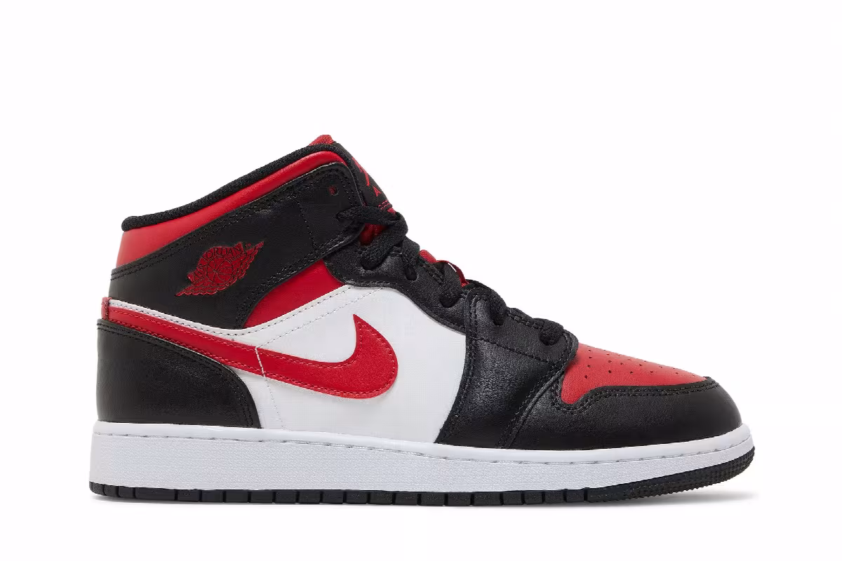 Air Jordan 1 Mid GS Black Fire Red, view 2