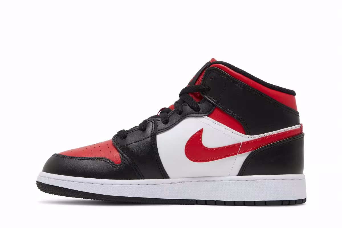 Air Jordan 1 Mid GS Black Fire Red, view 4