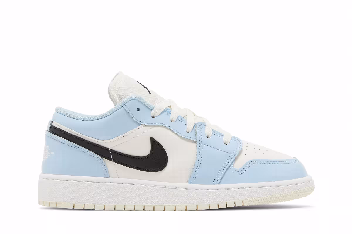 Air Jordan 1 Low GS Ice Blue, view 2