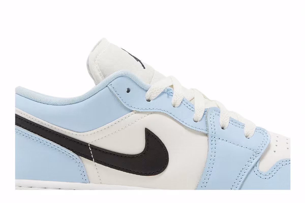 Air Jordan 1 Low GS Ice Blue, view 3