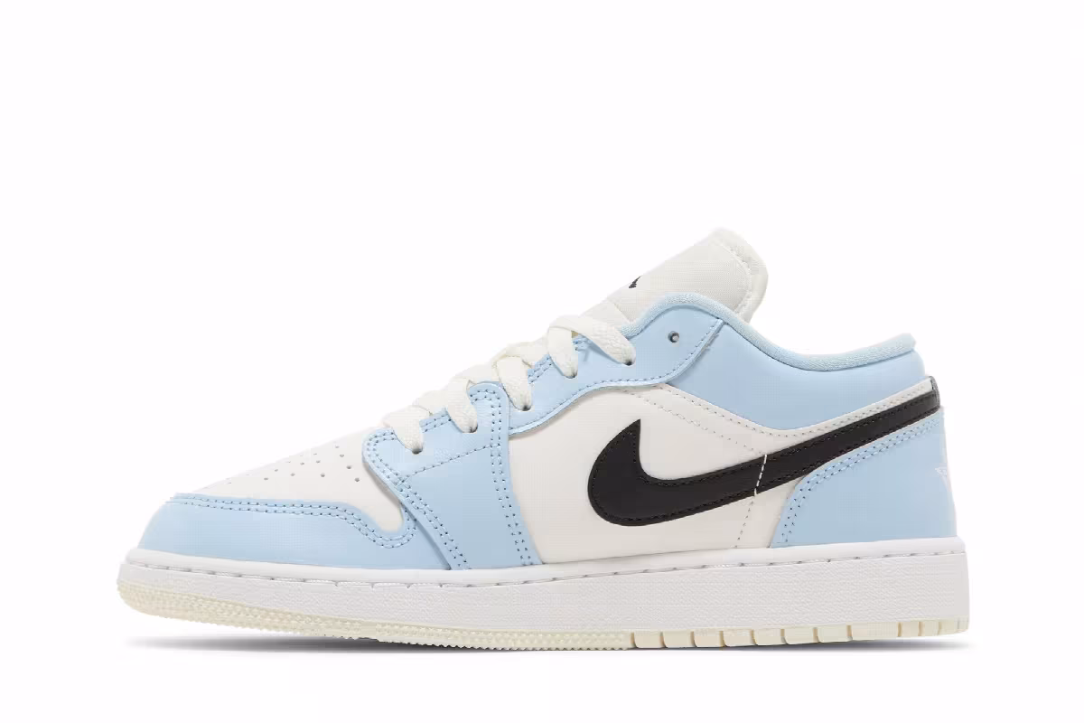 Air Jordan 1 Low GS Ice Blue, view 4