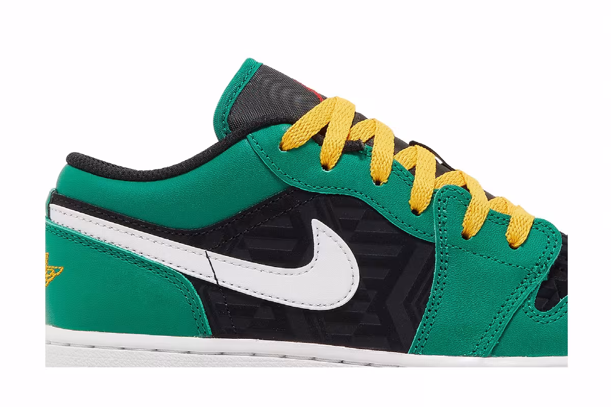 Air Jordan 1 Low SE GS Christmas, view 3