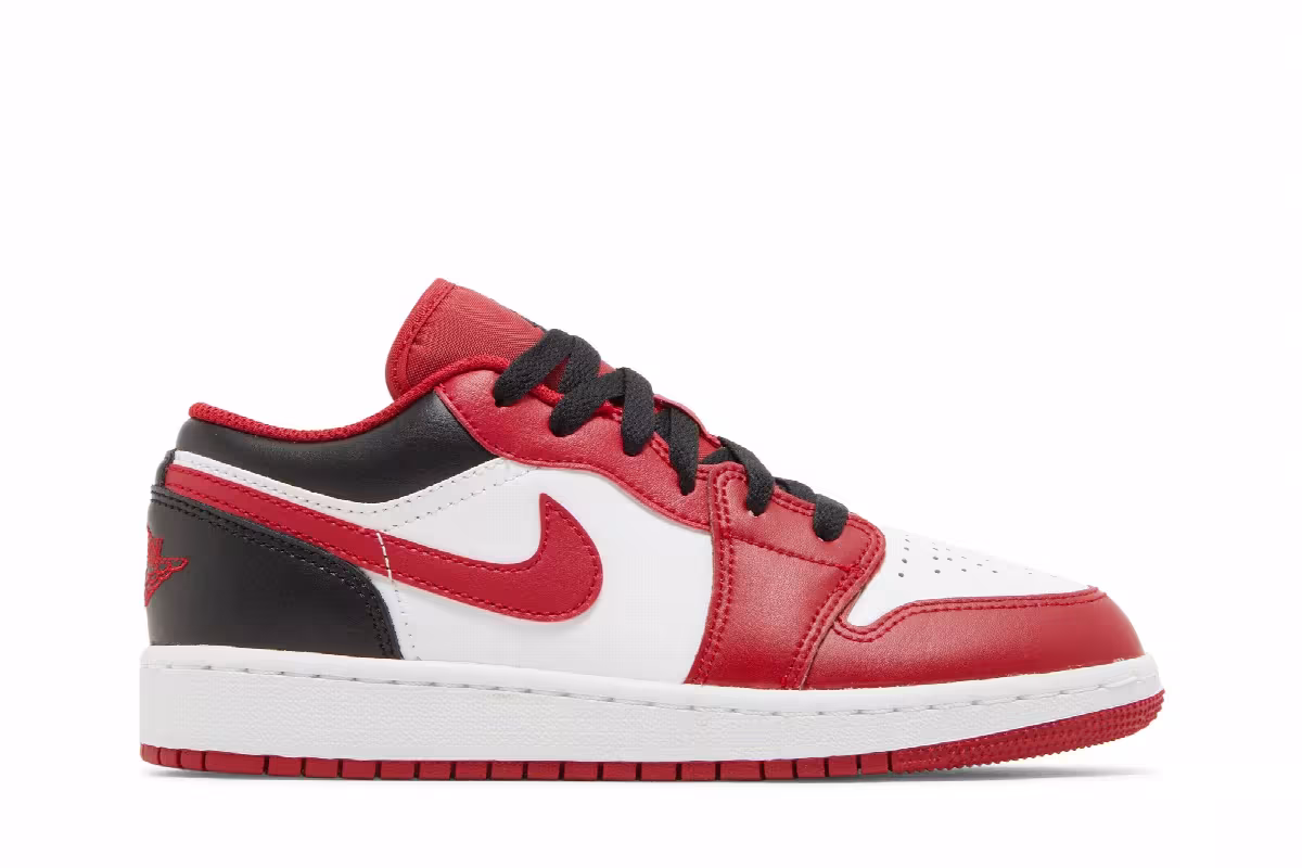 Air Jordan 1 Low GS Reverse Black Toe, view 2