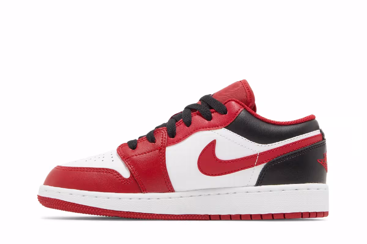 Air Jordan 1 Low GS Reverse Black Toe, view 4
