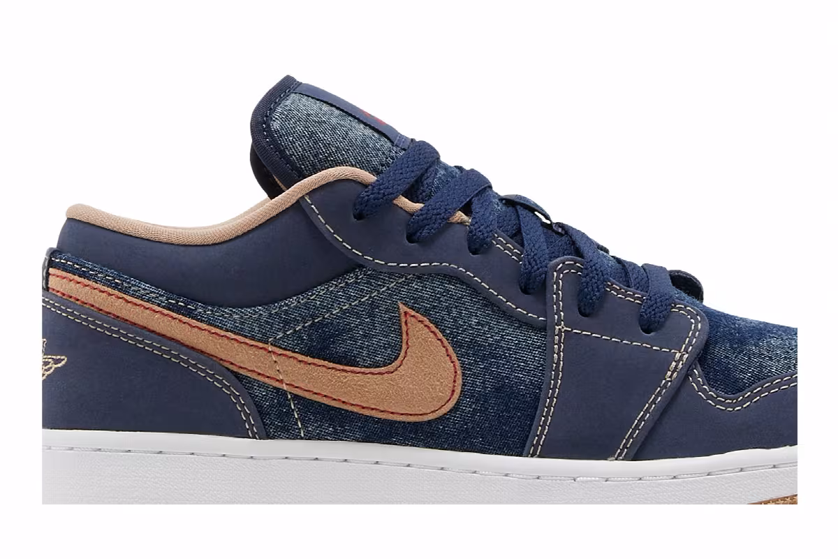 Air Jordan 1 Low SE GS Denim, view 3