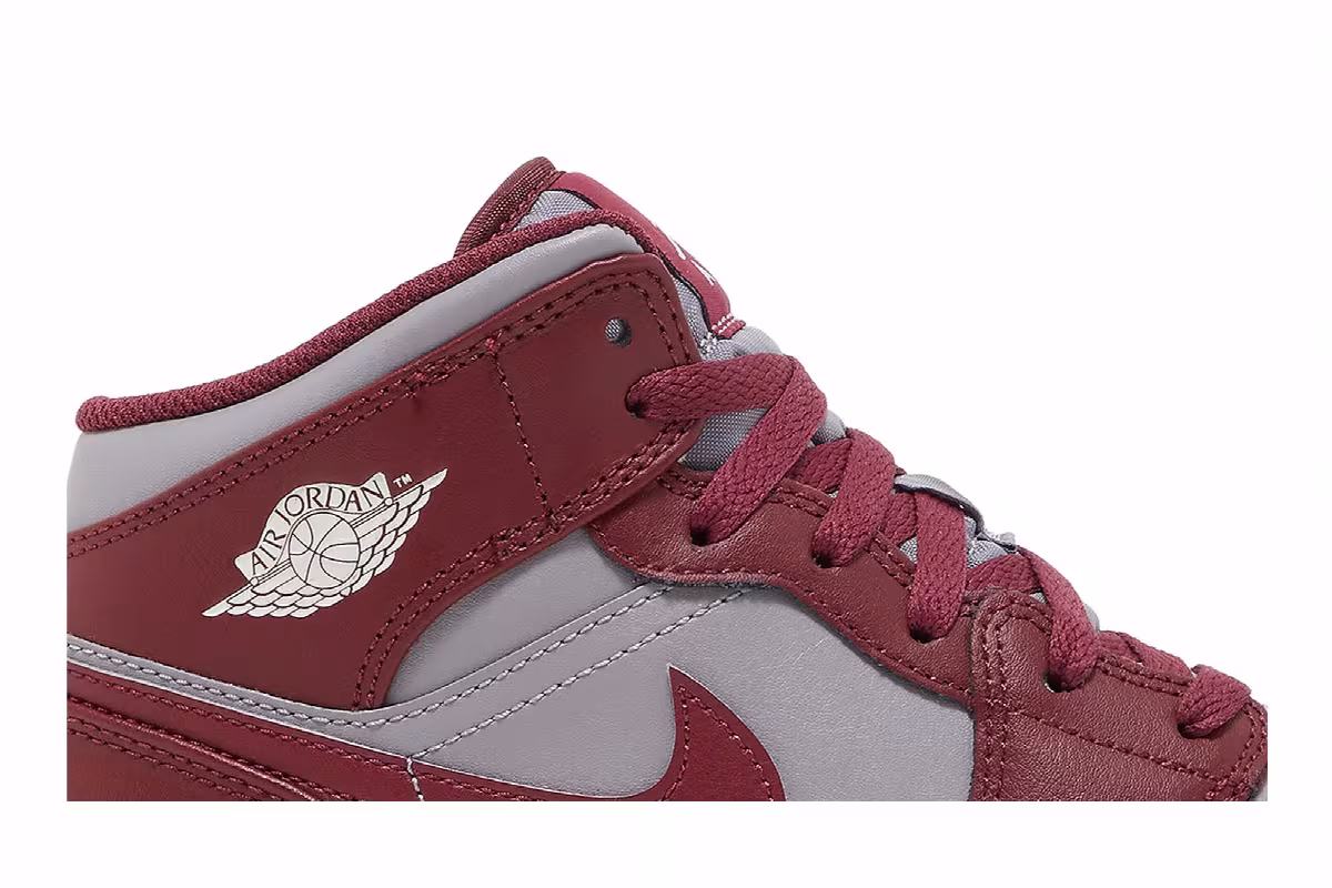 Air Jordan 1 Mid GS Cherrywood Red, view 3