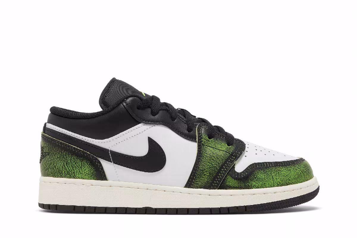 Air Jordan 1 Low SE GS Wear-Away - Electric Green, view 2