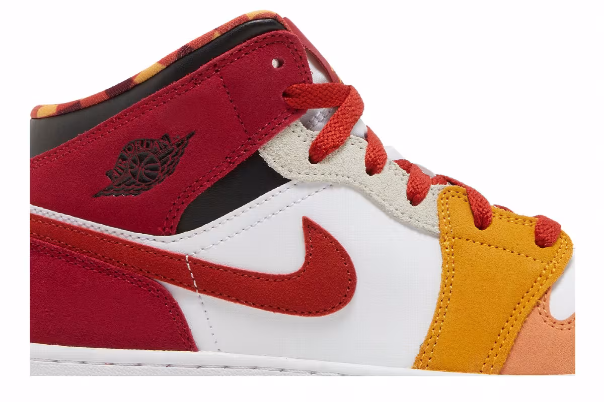 Air Jordan 1 Mid SE GS Picnic, view 3