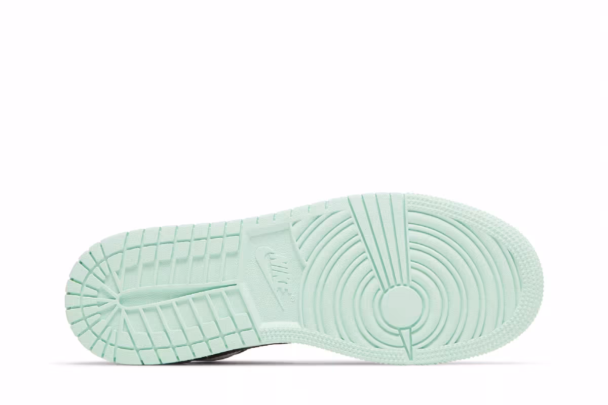 Air Jordan 1 Low SE GS Tie Dye, view 5
