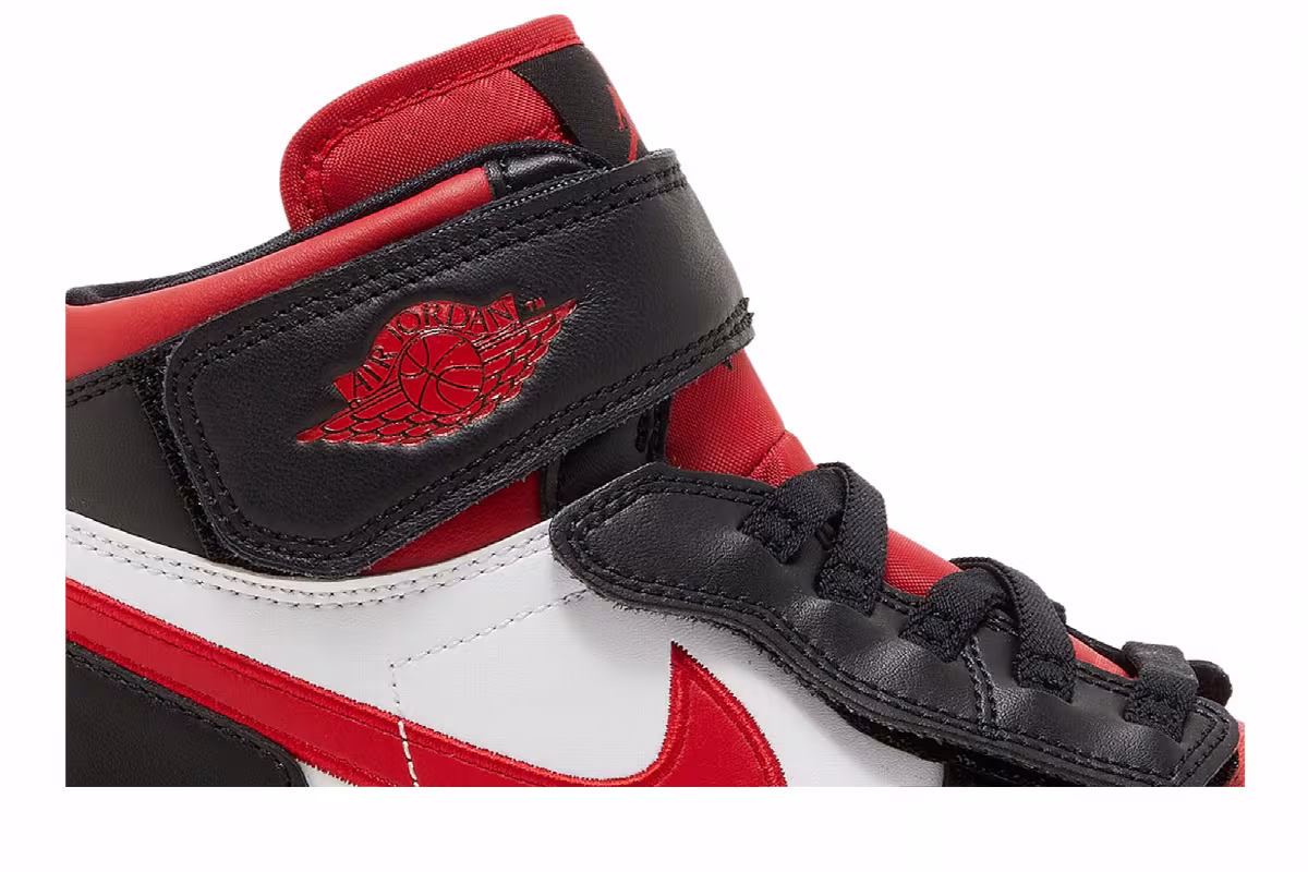 Air Jordan 1 High FlyEase GS Bred Toe, view 3