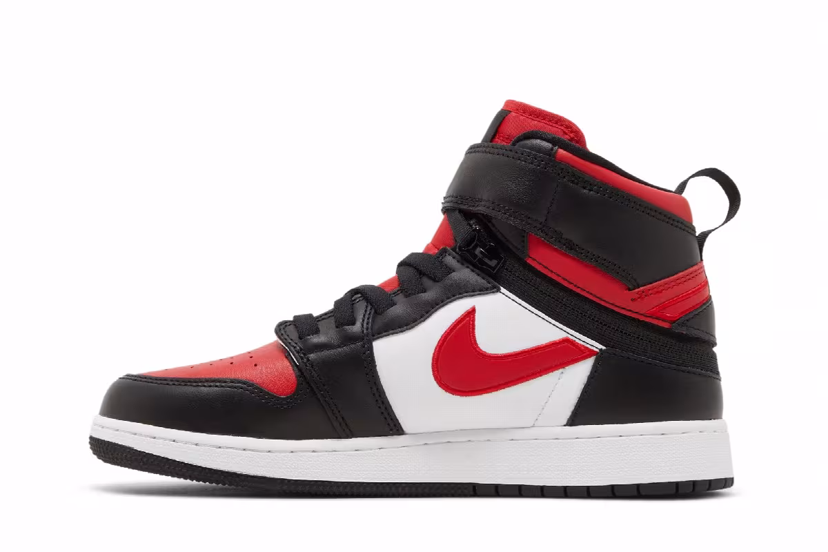 Air Jordan 1 High FlyEase GS Bred Toe, view 4