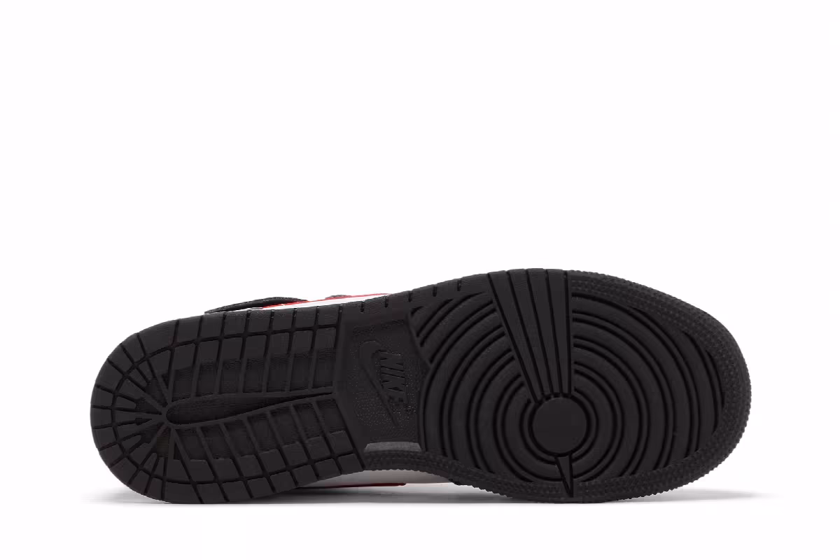 Air Jordan 1 High FlyEase GS Bred Toe, view 5