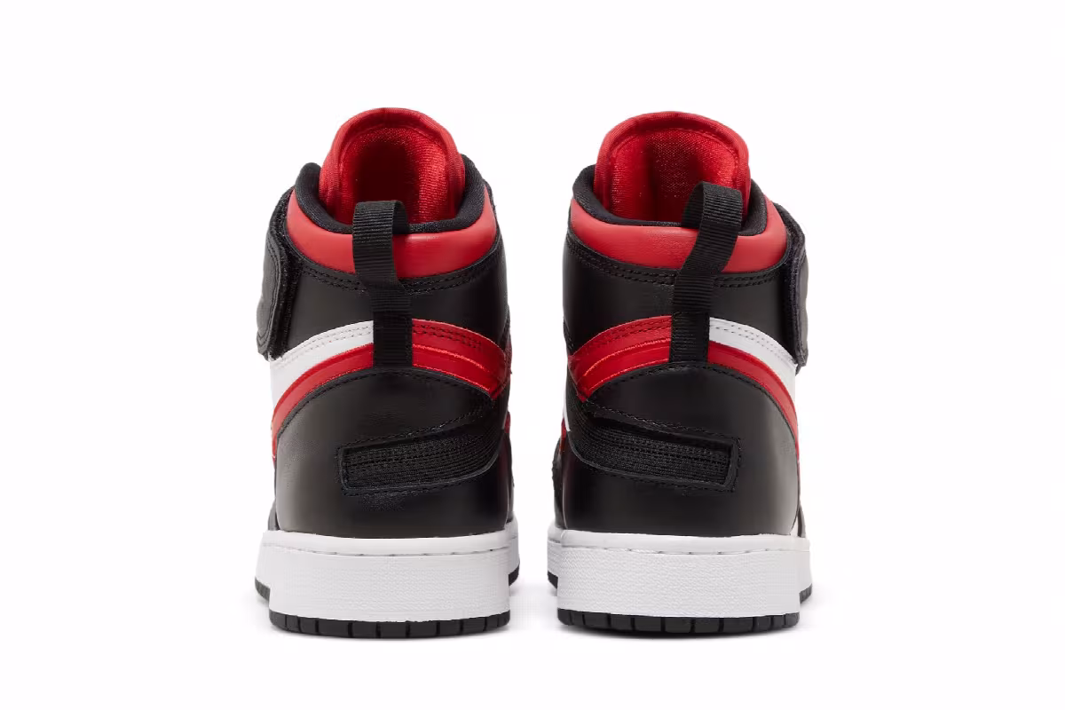 Air Jordan 1 High FlyEase GS Bred Toe, view 7