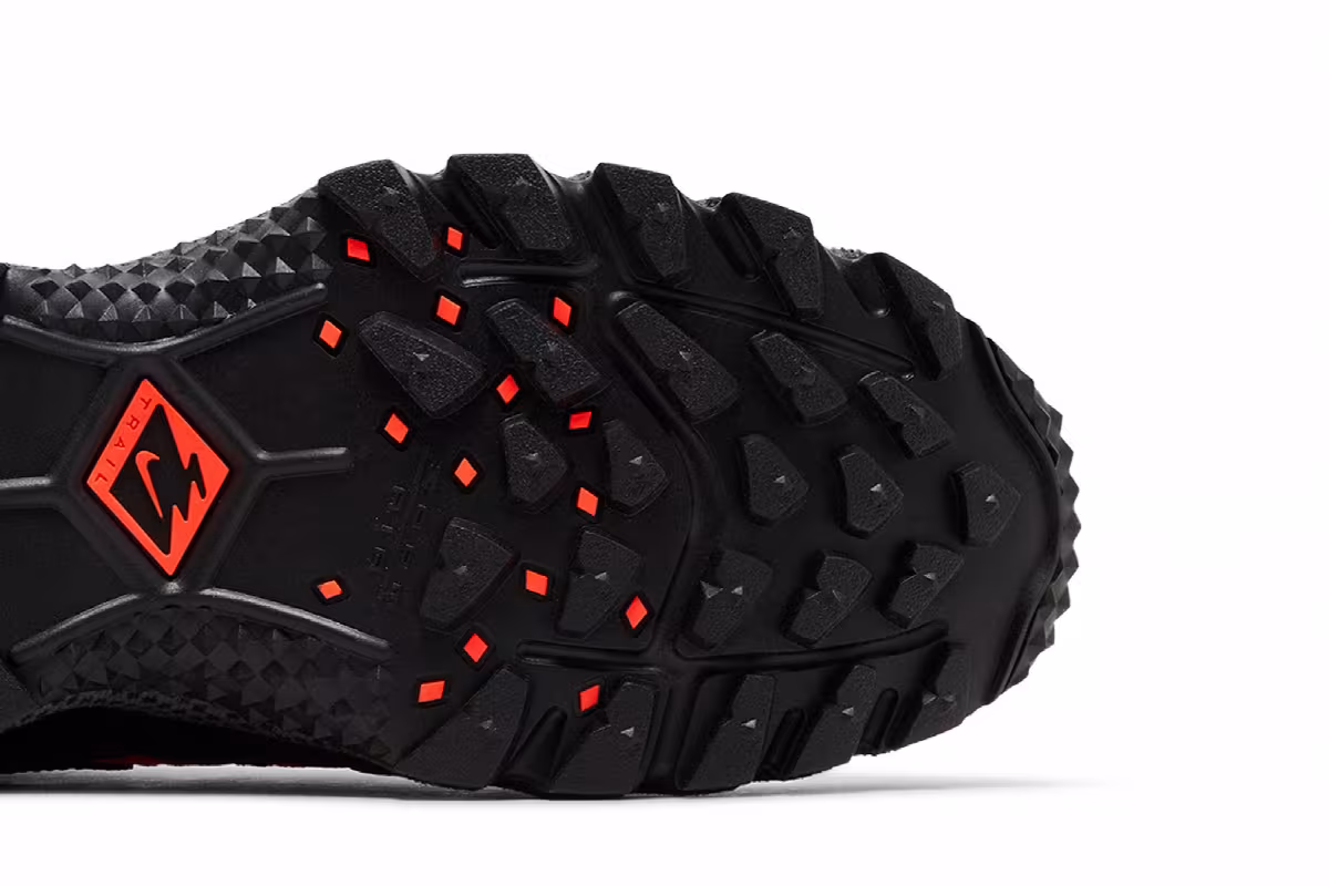 Nike Air Humara Black Bright Crimson, view 6