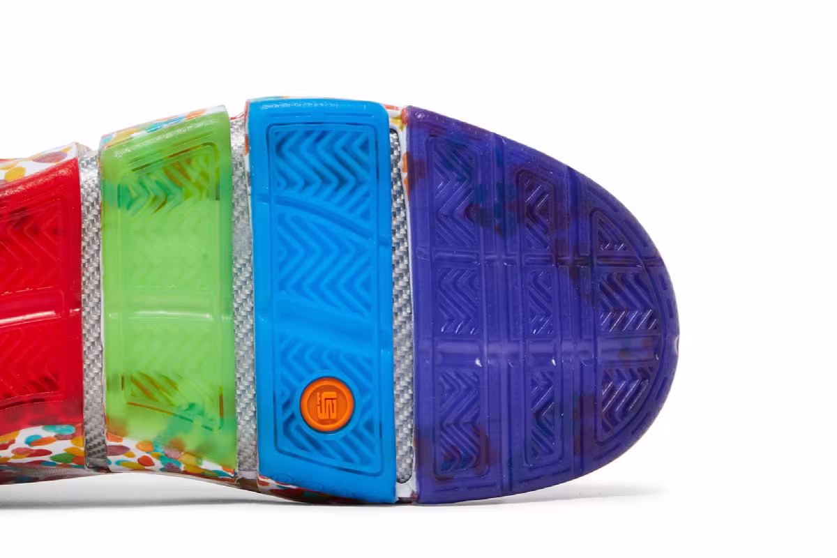Nike Zoom LeBron 4 Fruity Pebbles 2024, view 6