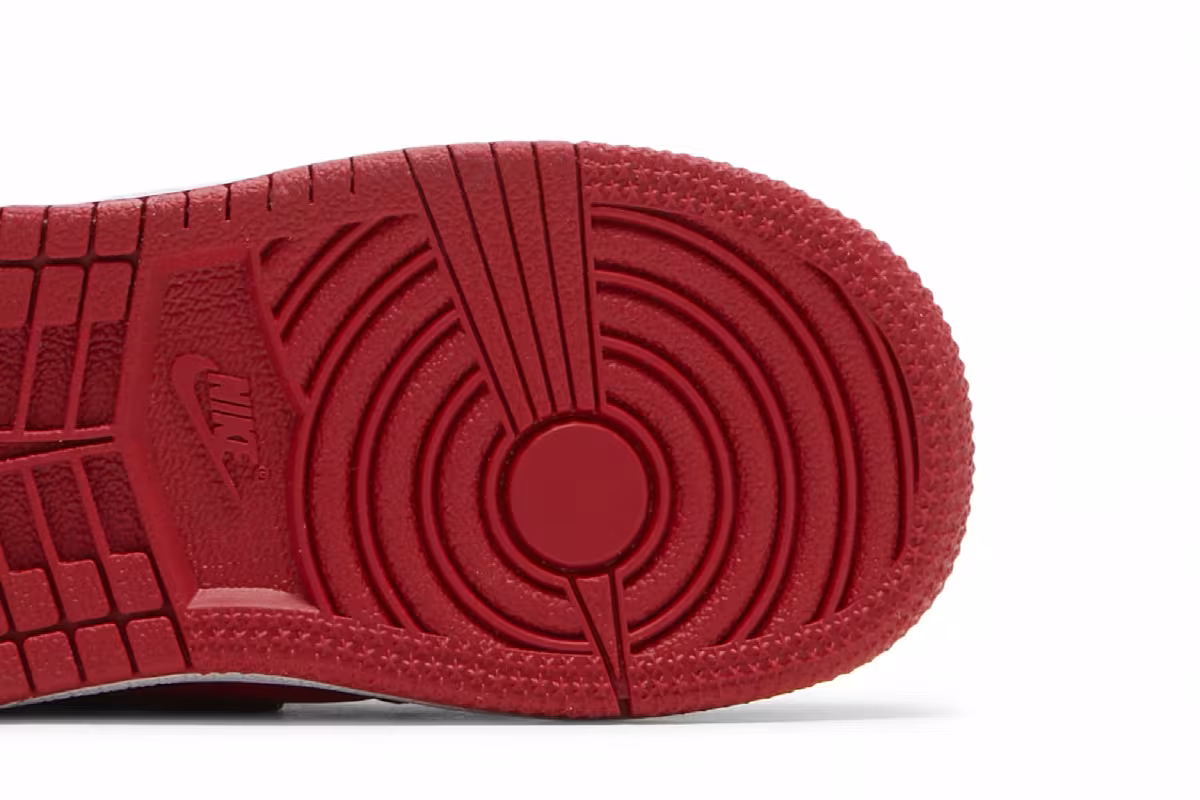 Air Jordan 1 Mid TD Reverse Bred, view 6