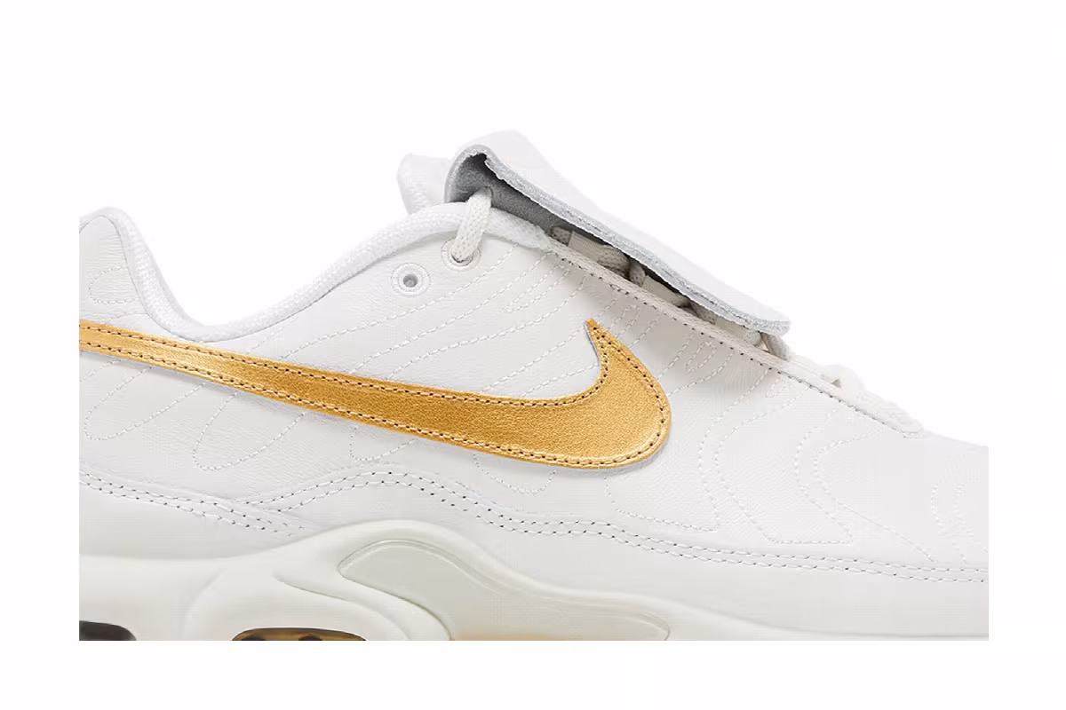 Nike Air Max Plus Tiempo Phantom Metallic Gold, view 3
