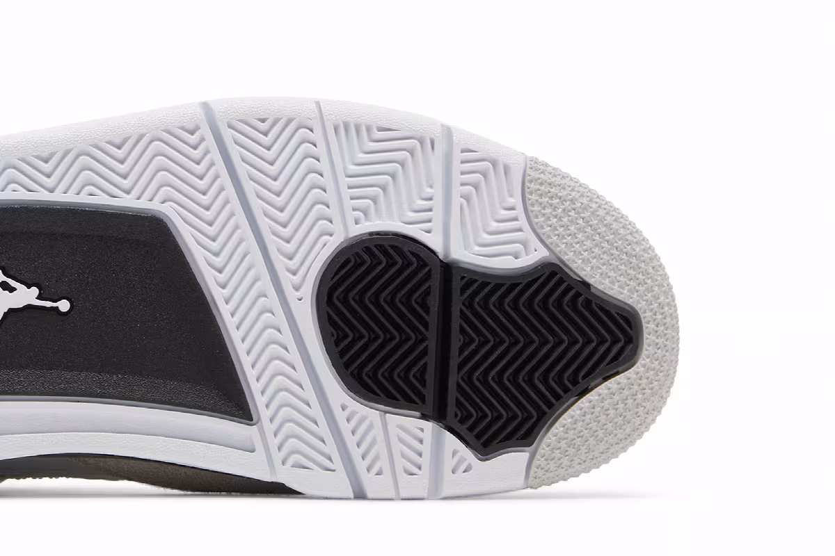 Air Jordan 4 Military Black, view 6