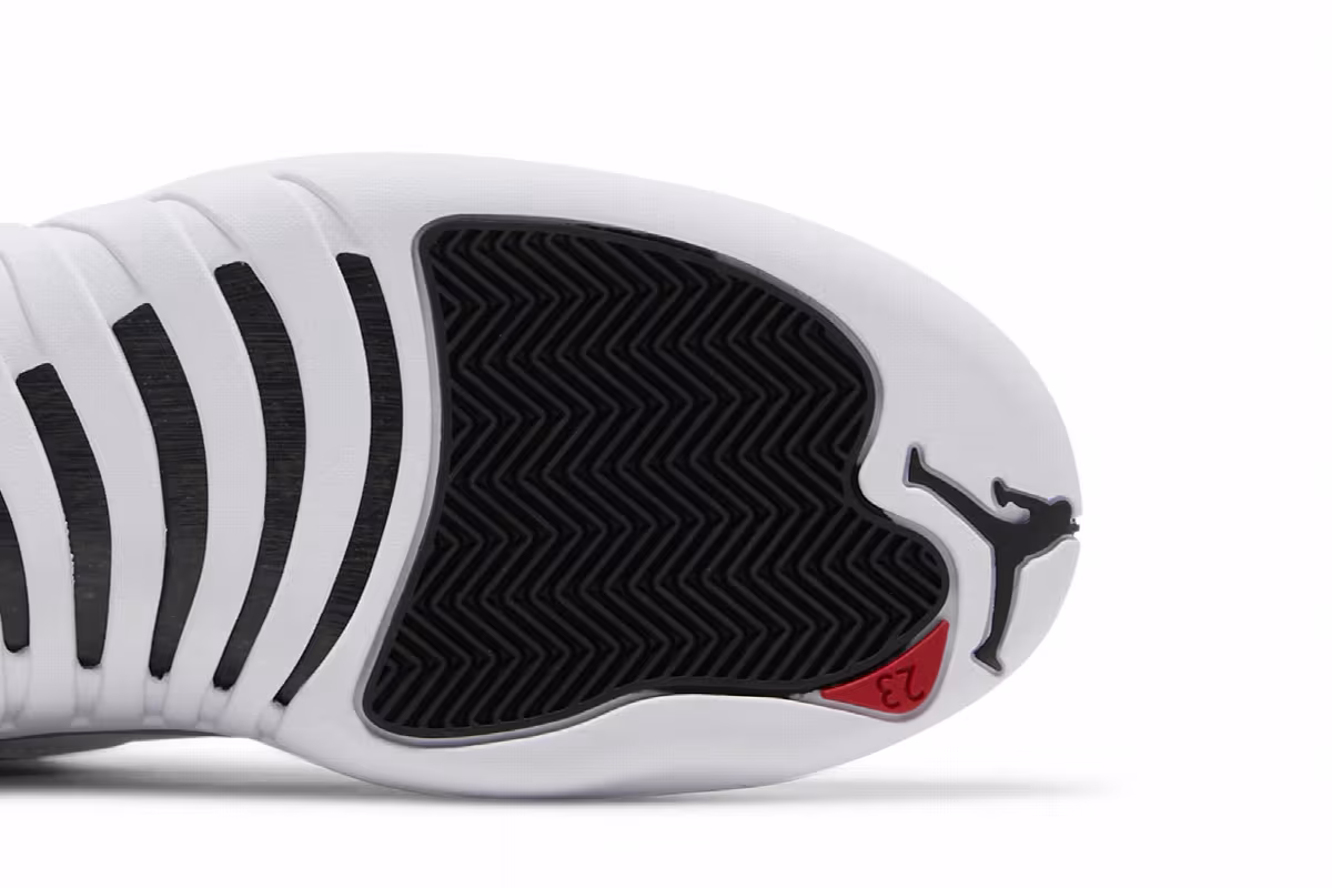 Air Jordan 12 Playoff 2022, view 6