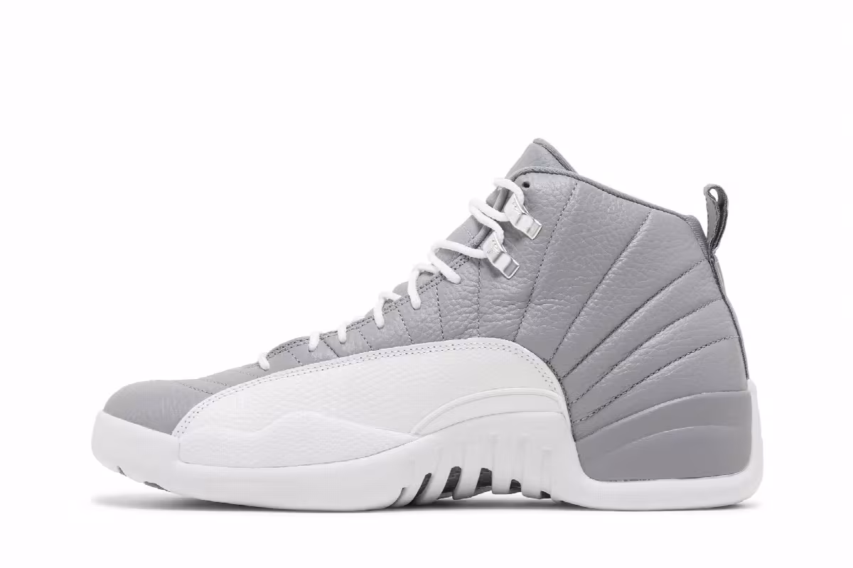 Air Jordan 12 Stealth, view 4