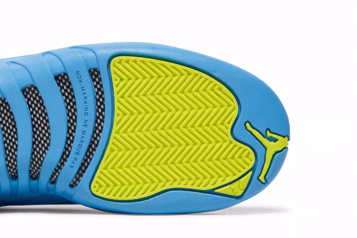 Air Jordan 12 GS Emoji, view 6