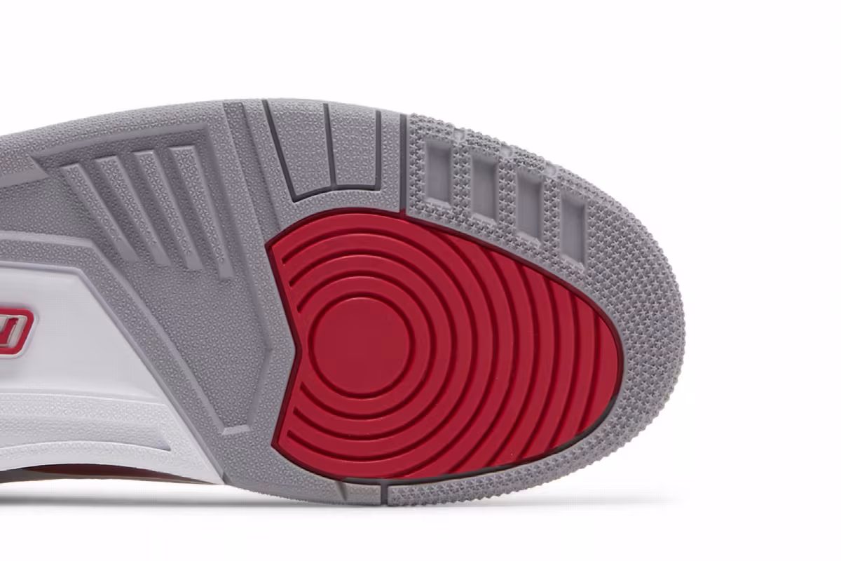 Air Jordan 3 Cardinal Red, view 6