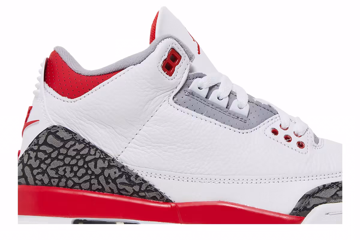 Air Jordan 3 GS Fire Red 2022, view 3