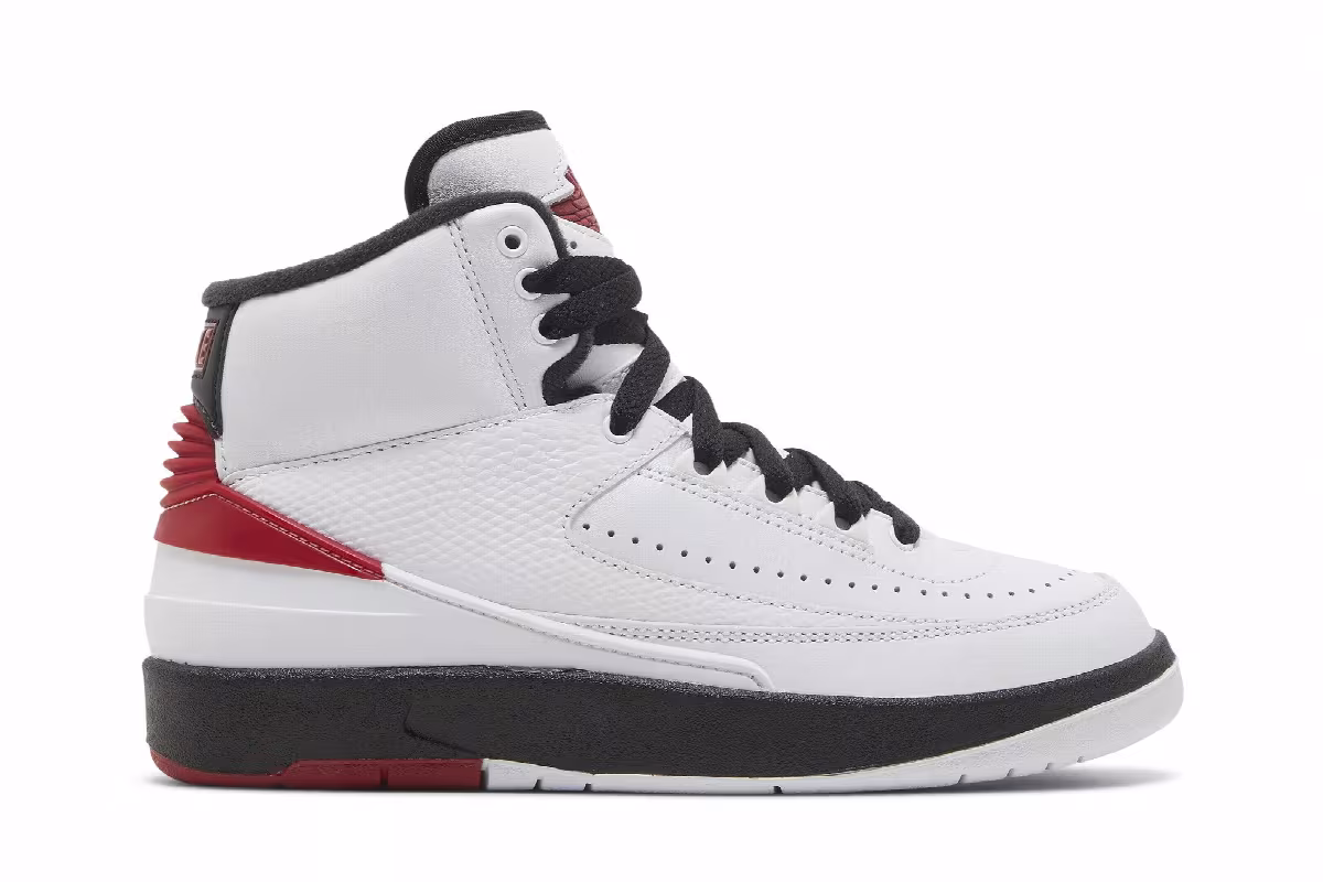 Women's Air Jordan 2 Chicago 2022, view 2