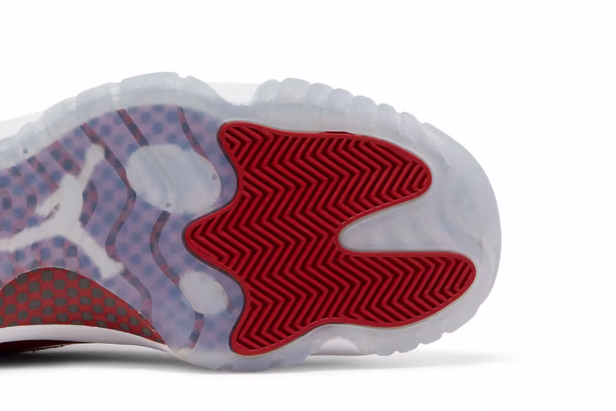 Air Jordan 11 Cherry, view 6