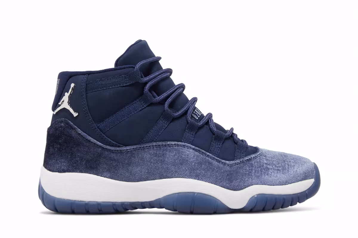 Women's Air Jordan 11 Midnight Navy Velvet, view 2